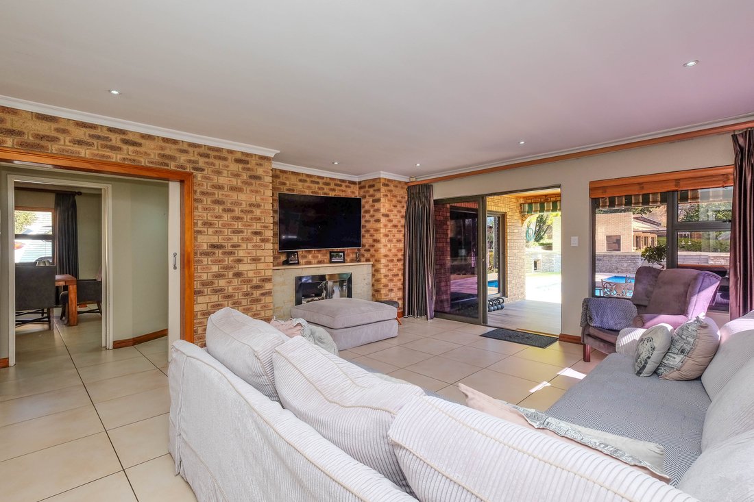 Maison à Hurlingham, Sandhurst, Gauteng 5 - 18670100