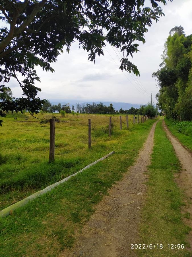 Land in Quito, Pichincha, Ecuador 2 - 18660742
