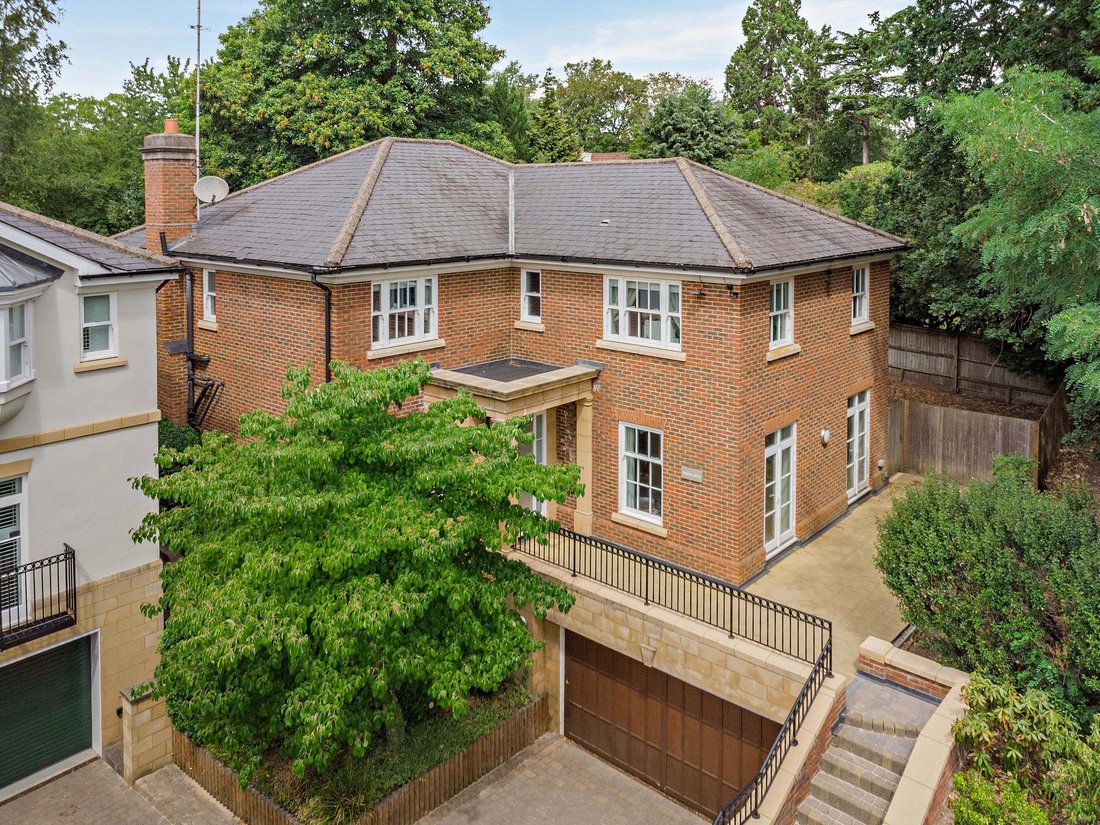 House in Sunningdale, England 1 - 18659556