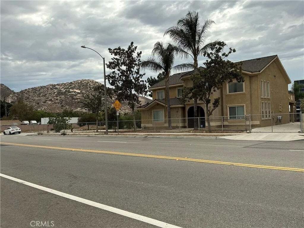 House in Fontana, California, United States 3 - 18667973
