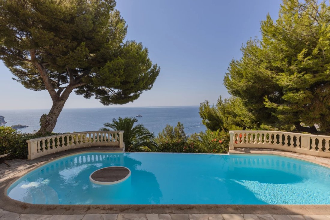 Villa in Èze, Provence-Alpes-Côte d'Azur, France 1 - 18669544