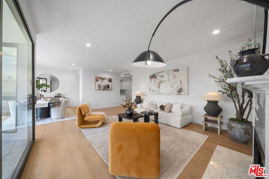 Condo in Los Angeles, California, United States 4 - 18665729