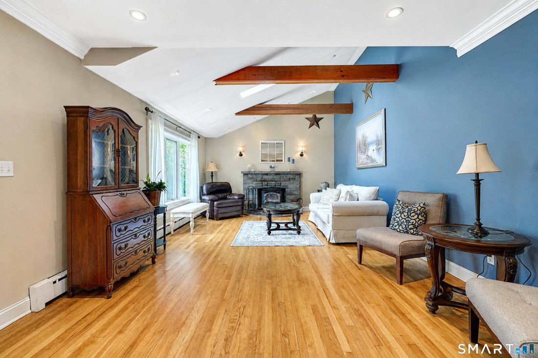 House in Trumbull, Connecticut, United States 3 - 18665790