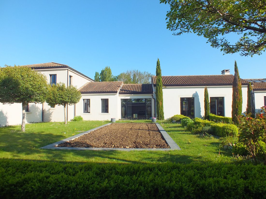 Villa in Semur-en-Auxois, Bourgogne – Franche-Comté, France 4 - 18284923