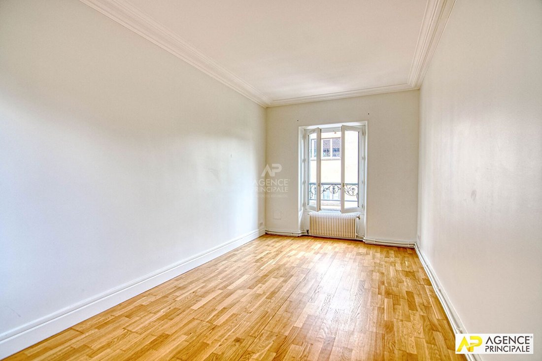Apartment in Domaine National du Château, Versailles, France 5 - 18660297