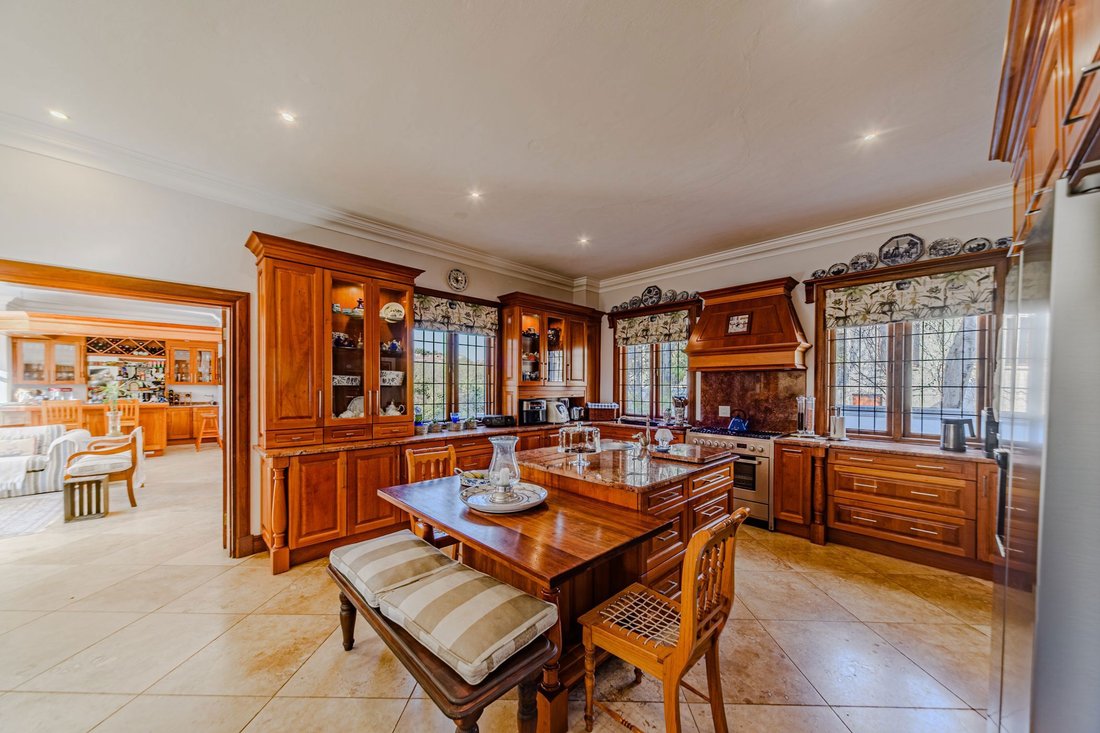 House in Waterkloof Ridge, Gauteng, South Africa 4 - 18662446