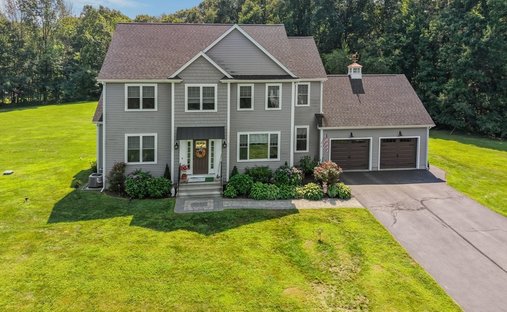 House in Douglas, Massachusetts, United States 1