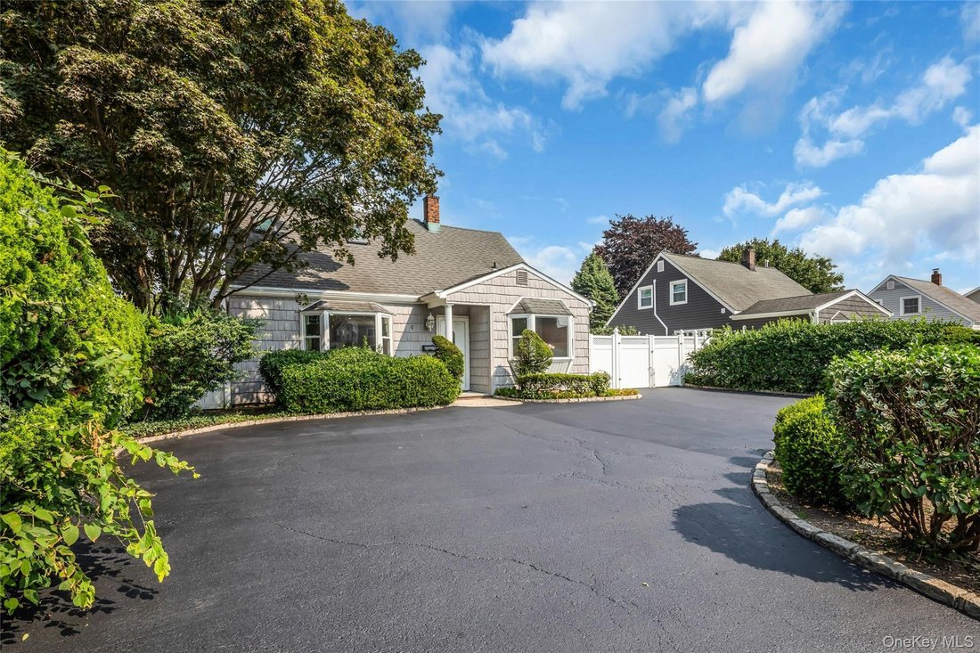 House in Levittown, New York, United States 3 - 18655026