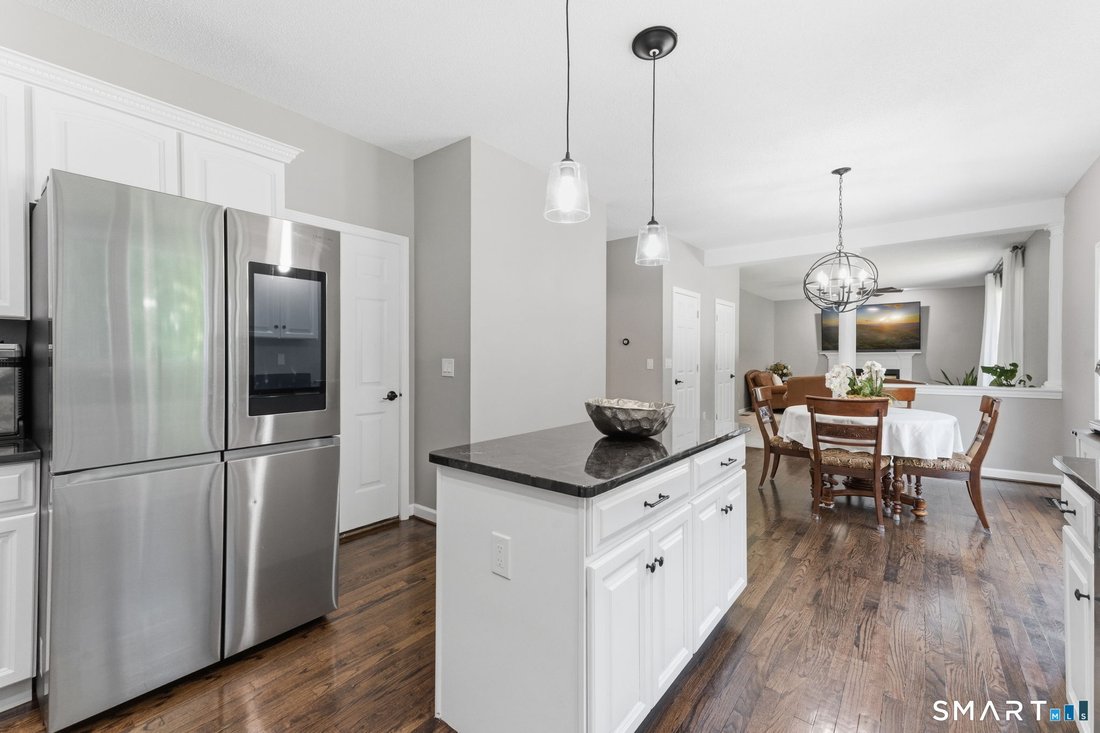 House in Manchester, Connecticut, United States 3 - 18666805