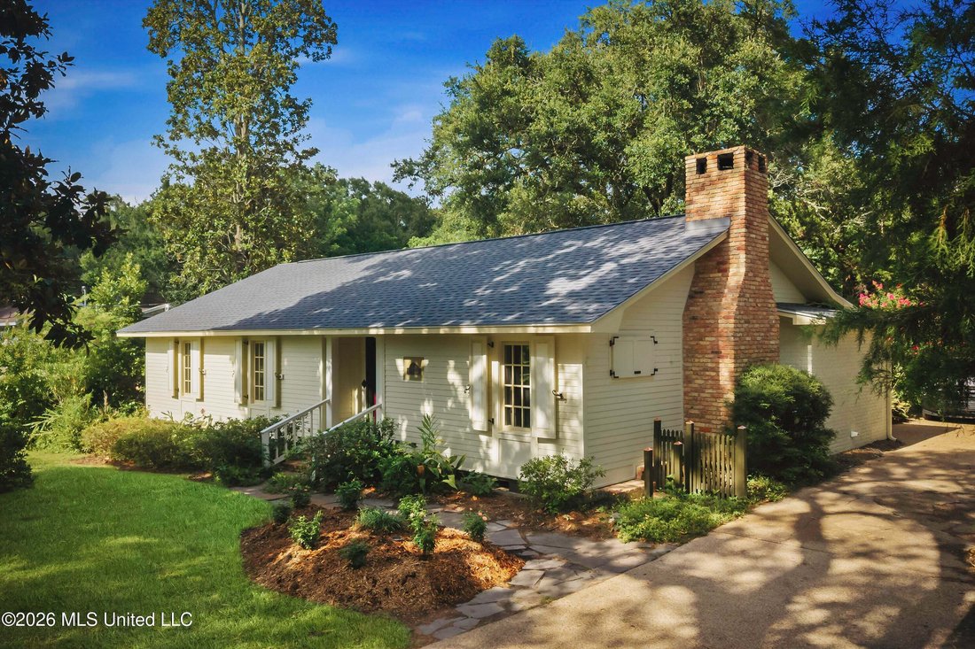 House in Ocean Springs, Mississippi, United States 1 - 18662405