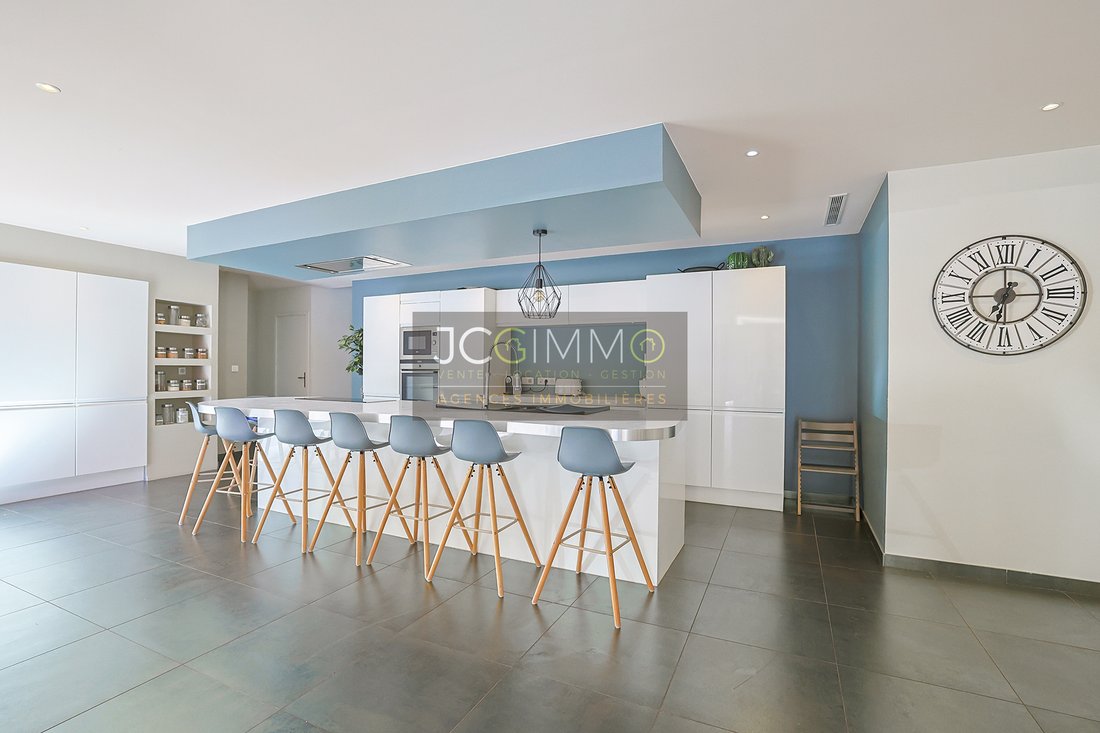 Villa in Hyeres, Provence-Alpes-Côte d'Azur, France 4 - 18664287