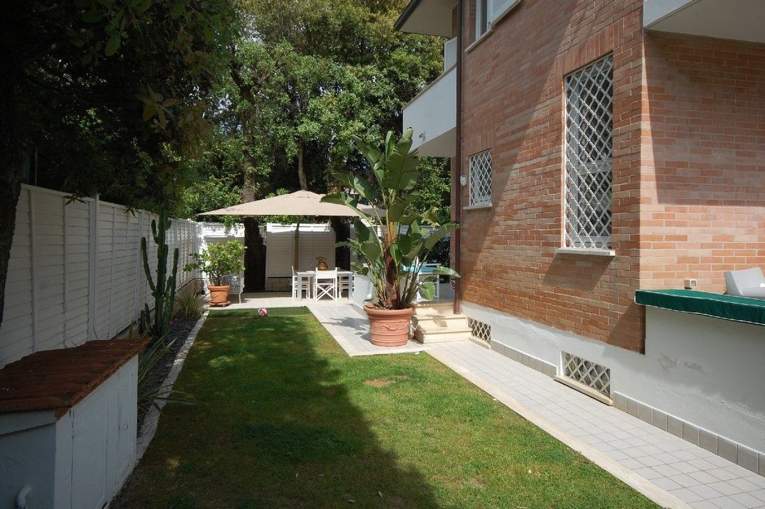House in Pietrasanta, Tuscany, Italy 4 - 18671472