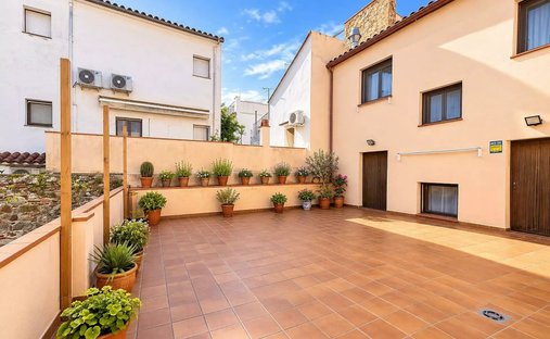 Townhouse in Palamos, Catalonia, Spain 1