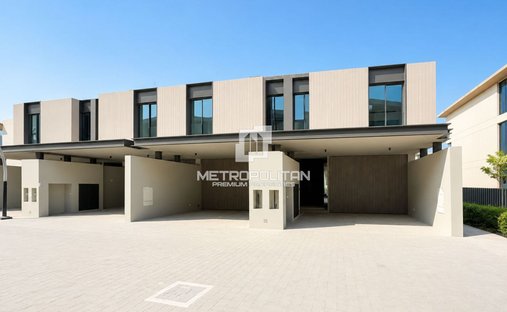 Townhouse in Ras Al Khor Industrial Area, Dubai, United Arab Emirates 1