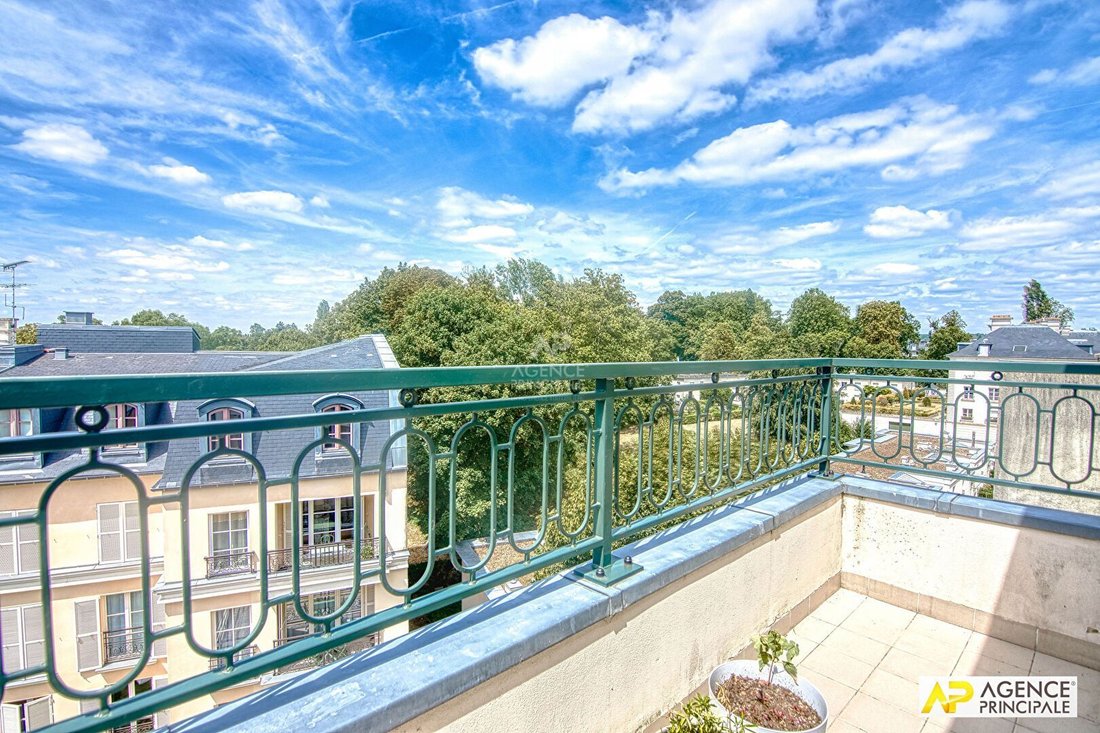 Apartment in Domaine National du Château, Versailles, France 1 - 18660031