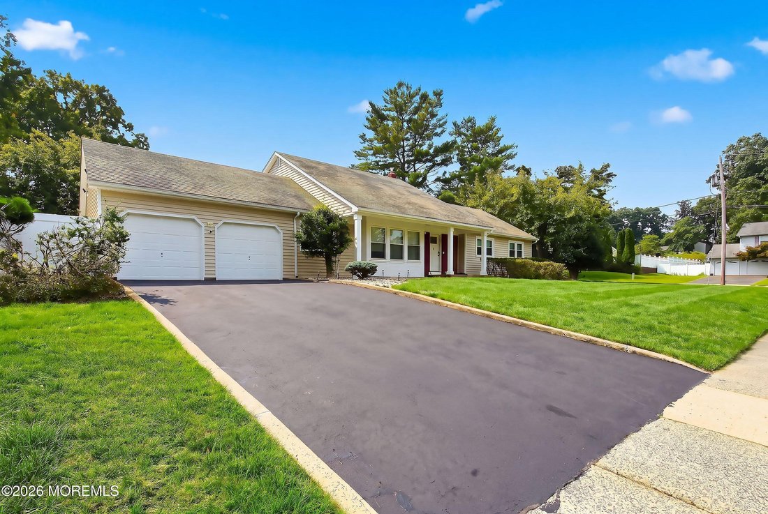 House in Marlboro Township, New Jersey, United States 2 - 18665919