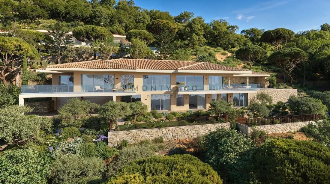 Villa in Grimaud, Provence-Alpes-Côte d'Azur, France 2 - 16576341
