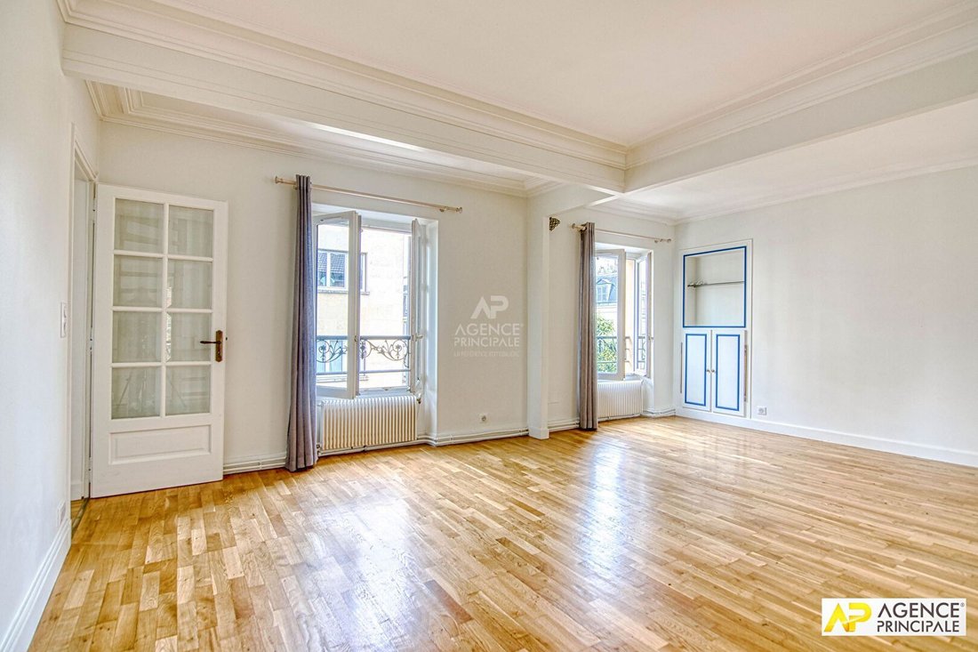 Apartment in Domaine National du Château, Versailles, France 2 - 18660297