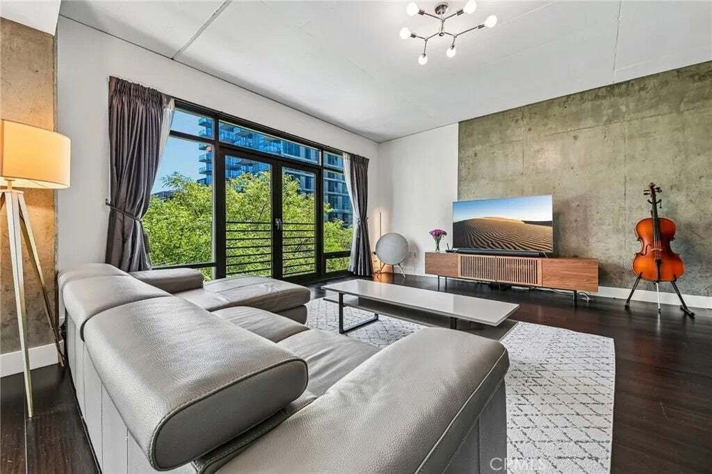 Condo in Los Angeles, California, United States 3 - 18659645