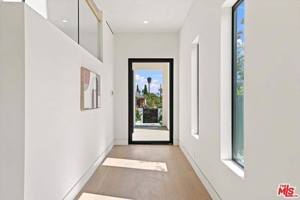 House in Los Angeles, California, United States 5 - 18662024