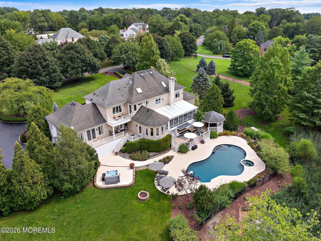 House in Manalapan Township, New Jersey, United States 3 - 18669497