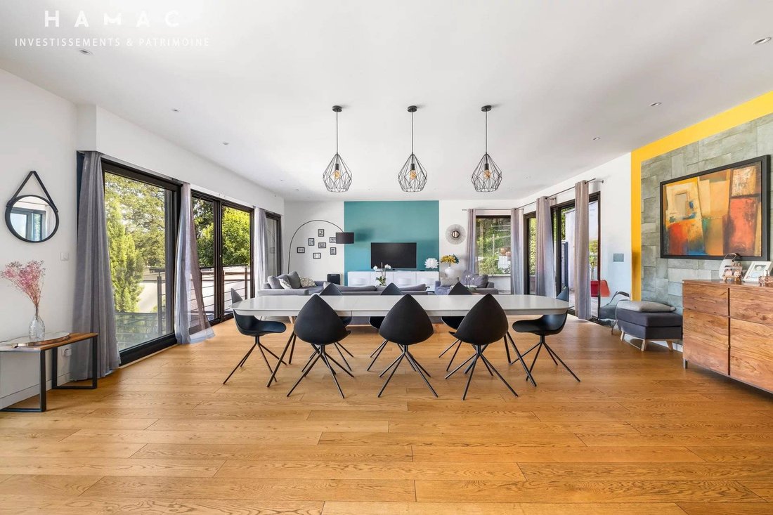 House in Charbonnieres-les-Bains, Auvergne-Rhône-Alpes, France 4 - 16461324