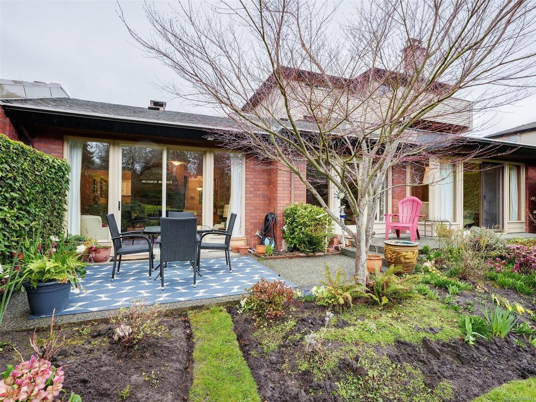 Townhouse in Oak Bay, British Columbia, Canada 3 - 18666525