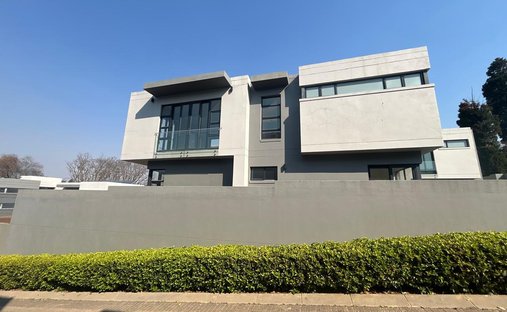 House in Bryanston, Gauteng, South Africa 1
