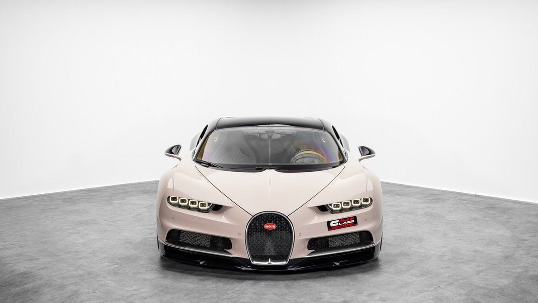 Coupe in Dubai, United Arab Emirates 3 - 18665929