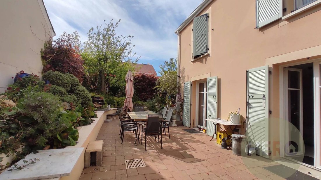 House in Sud, Plaisir, France 2 - 17683904