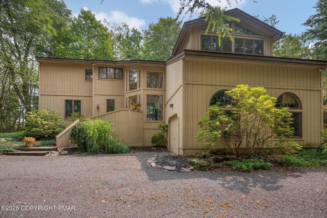 House in Pocono Pines, Pennsylvania, United States 3 - 17863490
