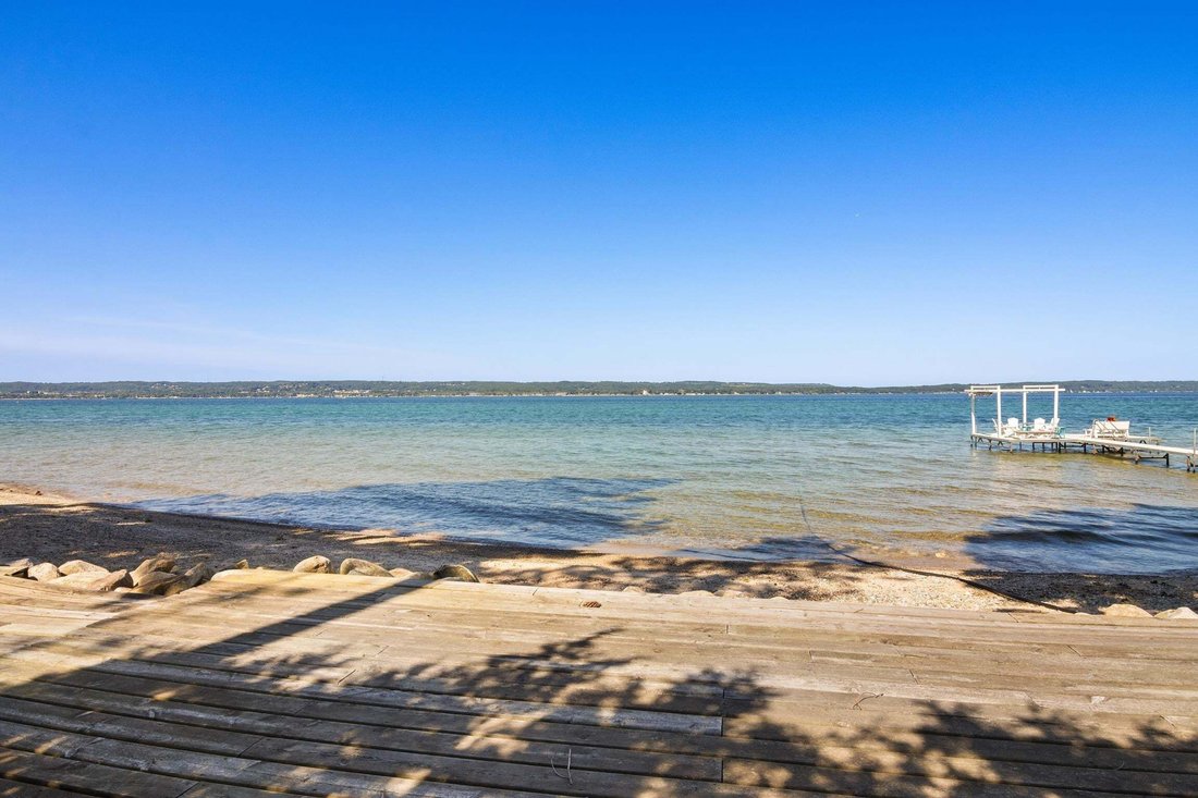 House in Traverse City, Michigan, United States 5 - 18668897