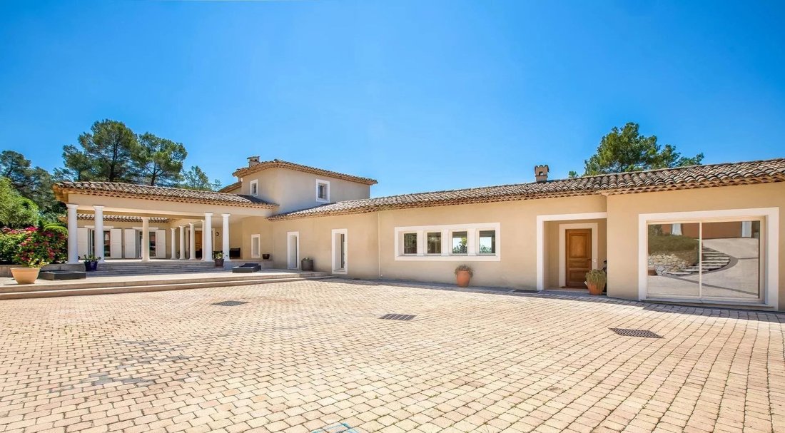 Villa in Le Rouret, Provence-Alpes-Côte d'Azur, France 4 - 18672594