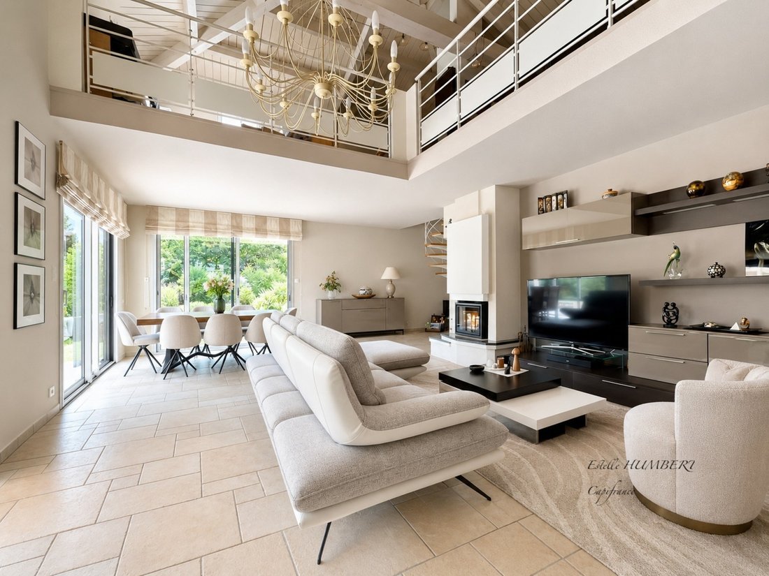 House in La Roche-sur-Yon, Pays de la Loire, France 2 - 18239172