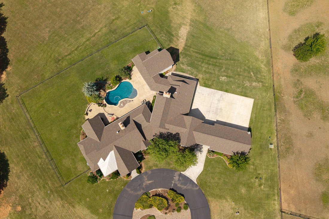 Estate in Edmond, Oklahoma, United States 1 - 18661336