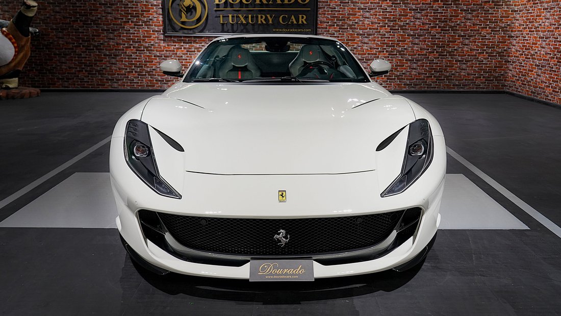Cabriolet in Dubai, United Arab Emirates 2 - 18665374
