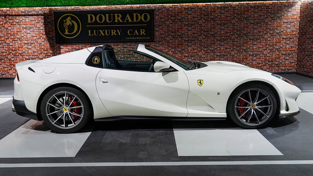 Cabriolet in Dubai, United Arab Emirates 3 - 18665374