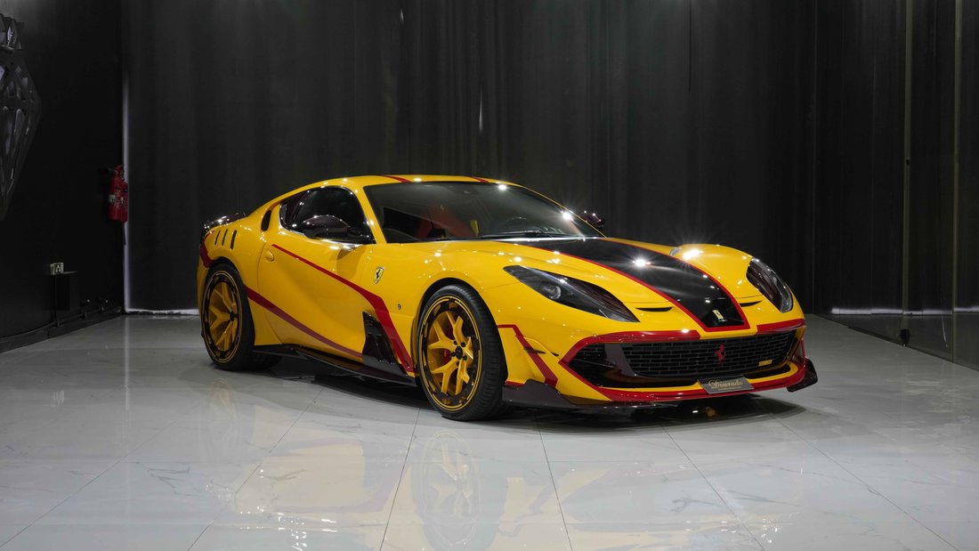 Coupe in Dubai, United Arab Emirates 1 - 18665434