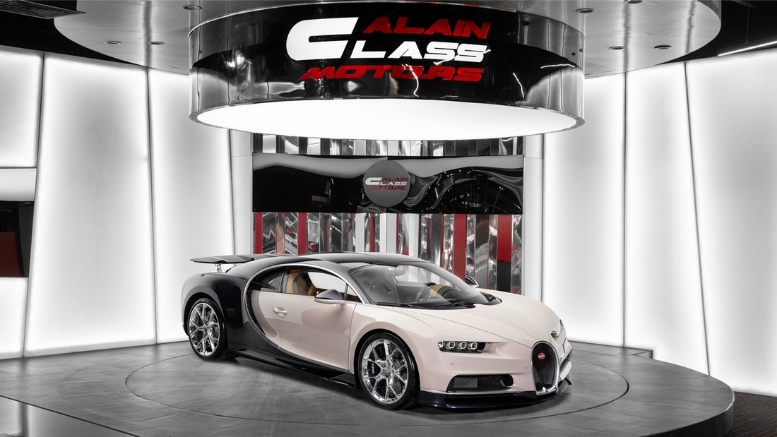 Coupe in Dubai, United Arab Emirates 1 - 18665929