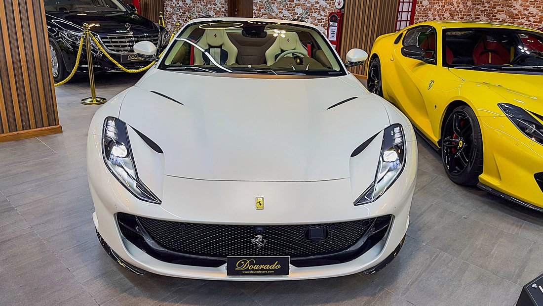 Cabriolet in Dubai, United Arab Emirates 2 - 18665393