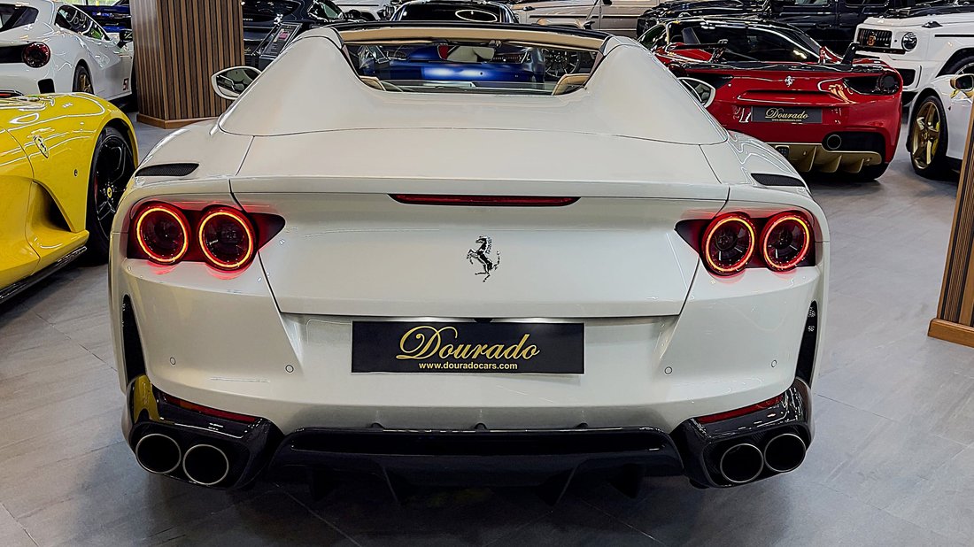 Cabriolet in Dubai, United Arab Emirates 4 - 18665393