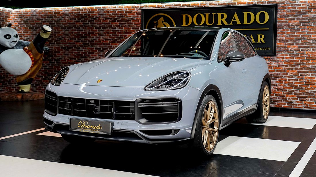 Suv in Dubai, United Arab Emirates 4 - 18670280