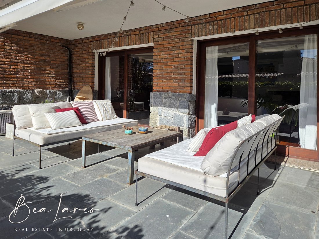 Apartment in Montevideo, Departamento de Montevideo, Uruguay 2 - 18668485