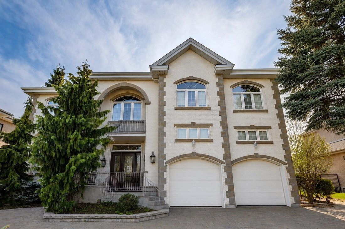 House in Kirkland, Quebec, Canada 1 - 17143605