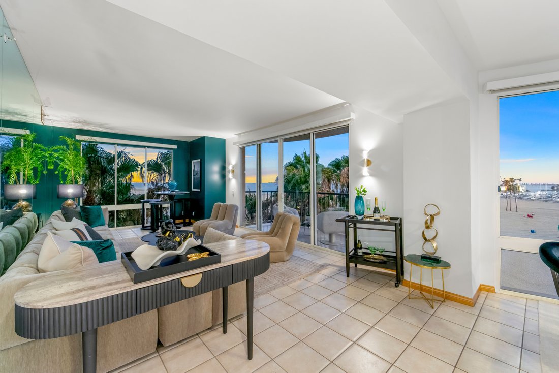 Condo in Signal Hill, California, United States 5 - 18673048