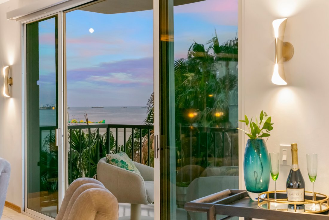 Condo in Signal Hill, California, United States 4 - 18673048