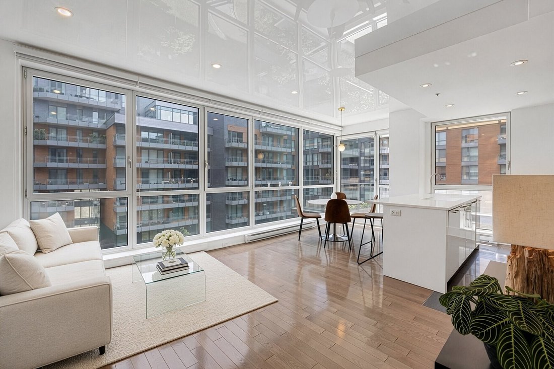 Condo in Montreal, Quebec, Canada 1 - 18673054
