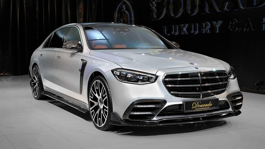 Sedan in Dubai, United Arab Emirates 1 - 18672991