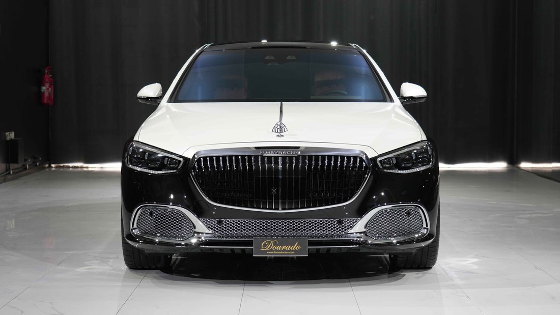 Sedan in Dubai, United Arab Emirates 2 - 18672988