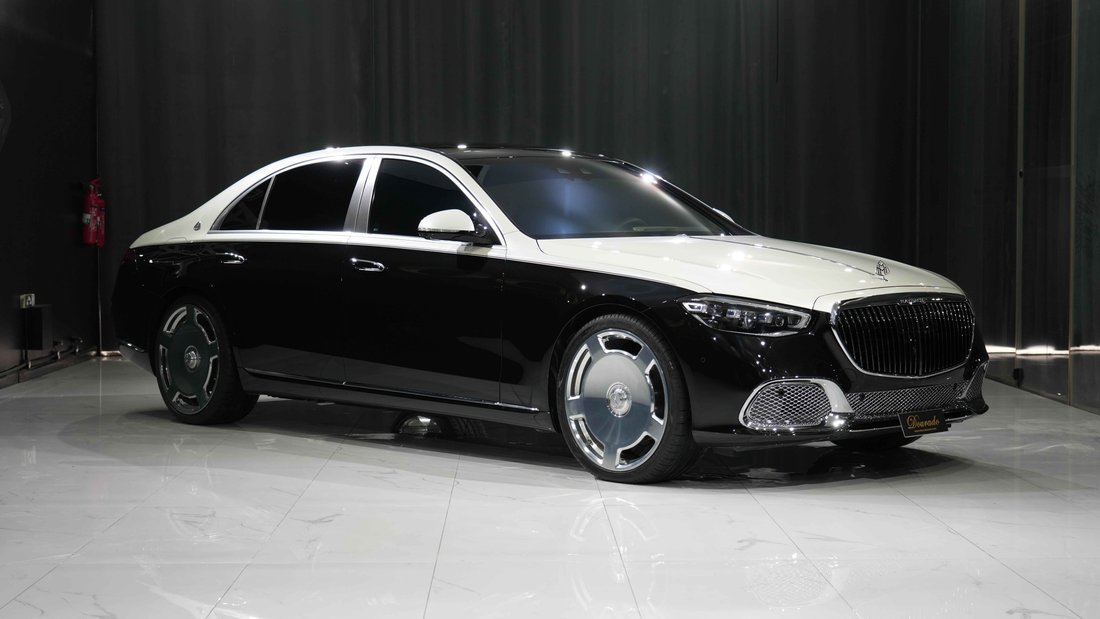 Sedan in Dubai, United Arab Emirates 1 - 18672988
